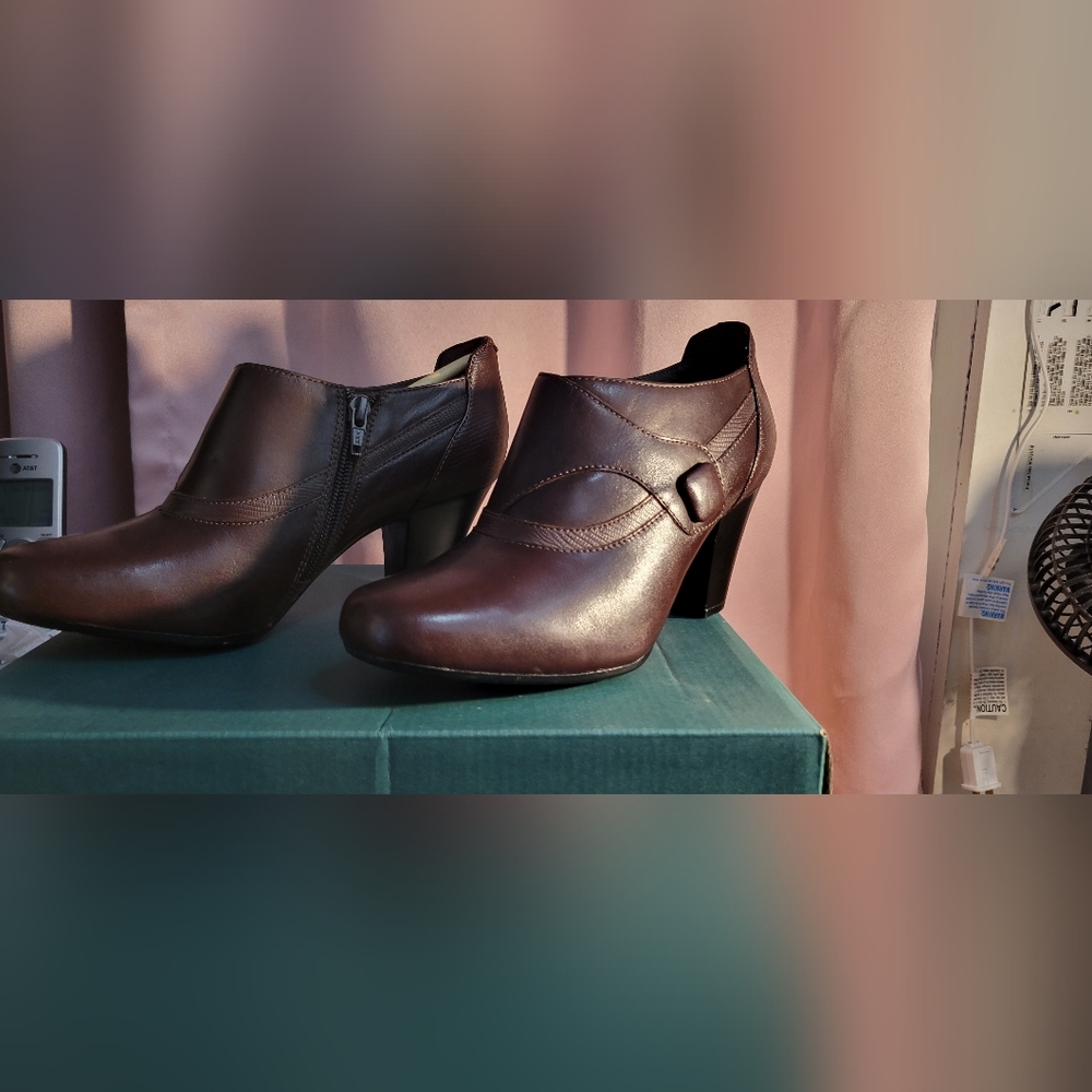 Clarks womens heels